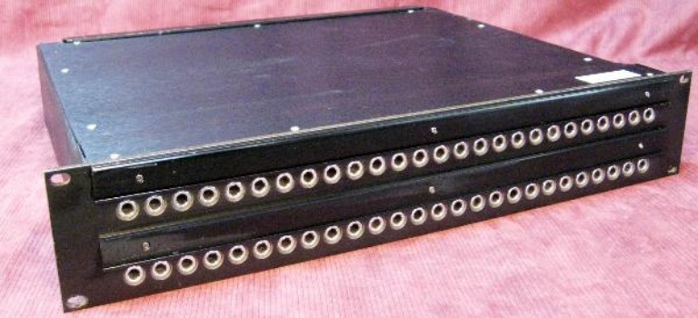 Image sur Audio Accessories 52 point 1/4'' LongFrame balanced patch panels, Reduced Prices!
