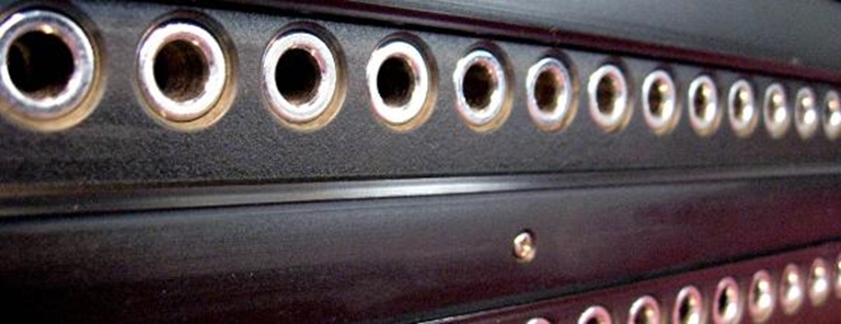 Image sur Audio Accessories 52 point 1/4'' LongFrame balanced patch panels