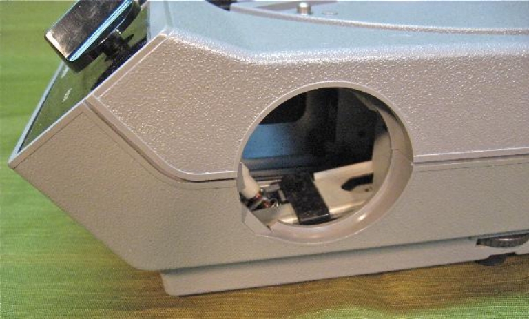 Afbeelding van Kodak Ektagraphic III E 35mm Slide Projector, limited Quantity, Please Call for Availability.