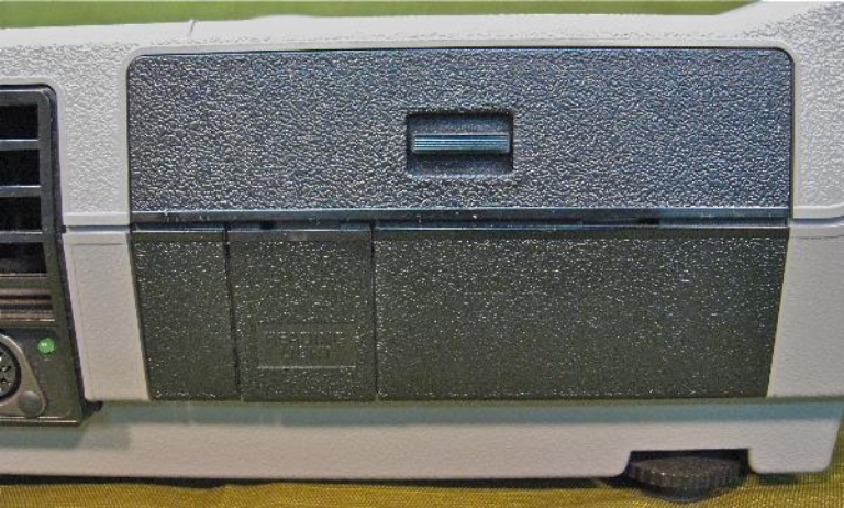 Afbeelding van Kodak Ektagraphic III E 35mm Slide Projector, limited Quantity, Please Call for Availability.