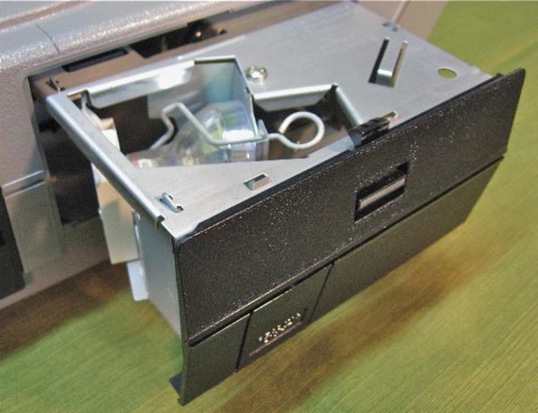 Afbeelding van Kodak Ektagraphic III E 35mm Slide Projector, limited Quantity, Please Call for Availability.