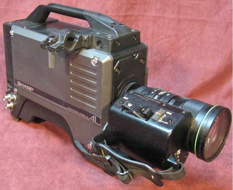 Afbeelding van Sharp XC-A1 3 Tube Camera w Canon J15x9.5, for Parts.