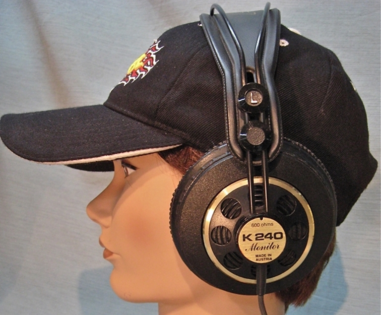 Afbeelding van AKG K240 Monitor Studio Headphones, from Austria.