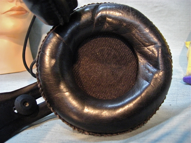 Afbeelding van AKG K240 Monitor Studio Headphones, from Austria.