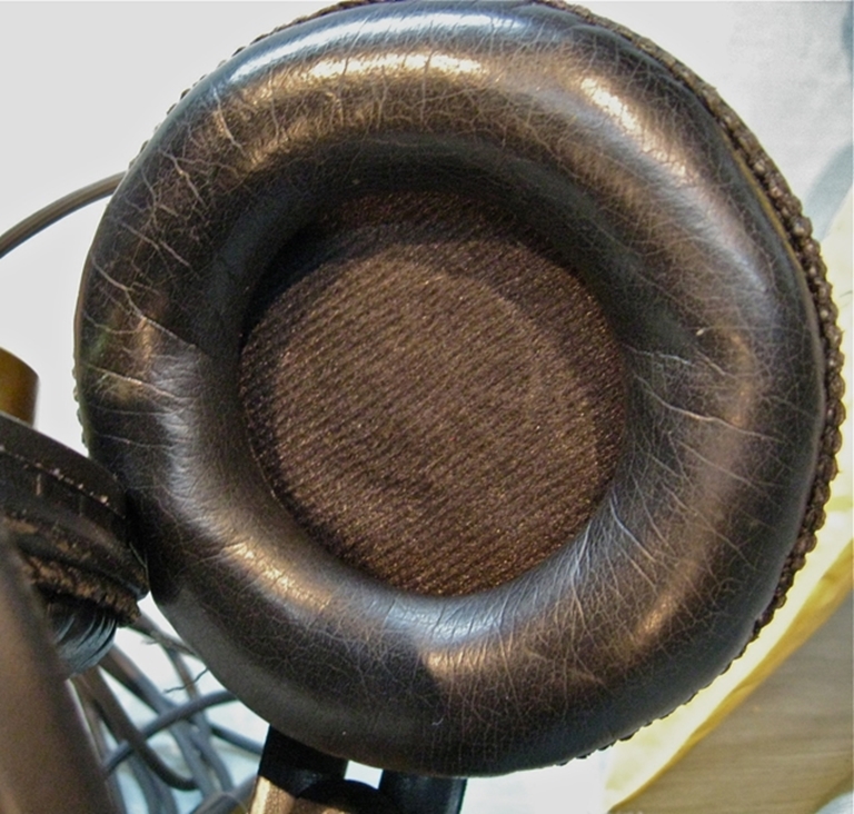 Afbeelding van AKG K240 Monitor Studio Headphones, from Austria.