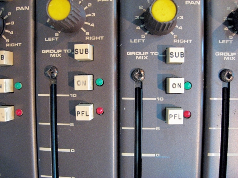 Image sur Soundcraft 800B 8013 Submaster Strips