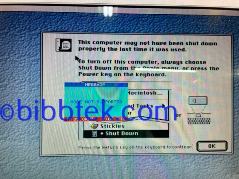 Picture of Apple mac Quadra 700 computer   Sold out.
