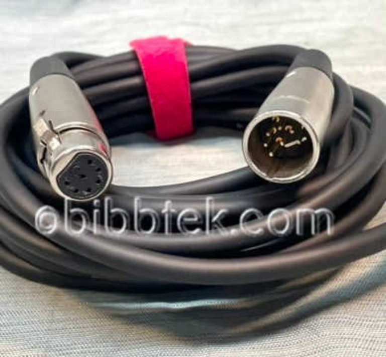 Picture of SE Electronics model SE 5500 large diaphragm, tube condenser microphone.
