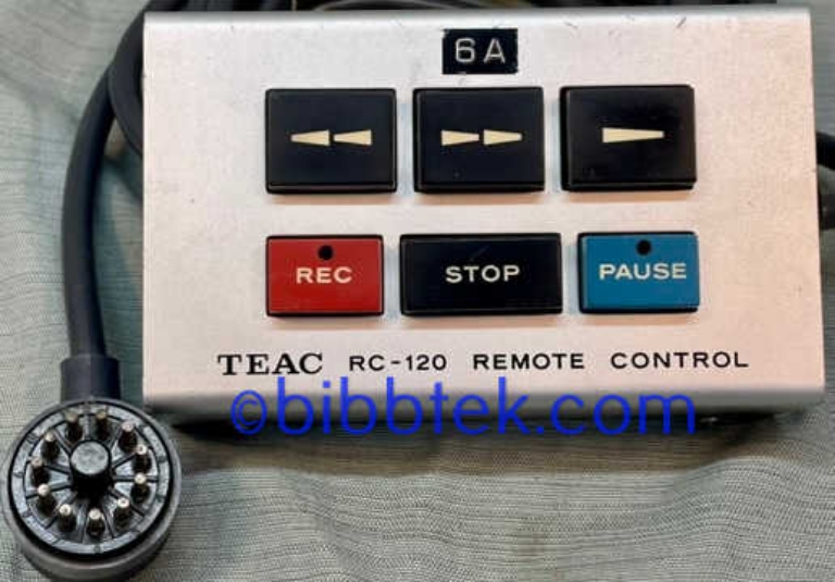Afbeelding van Teac RC-120 Remote Control, with an 11 pin circular plug.