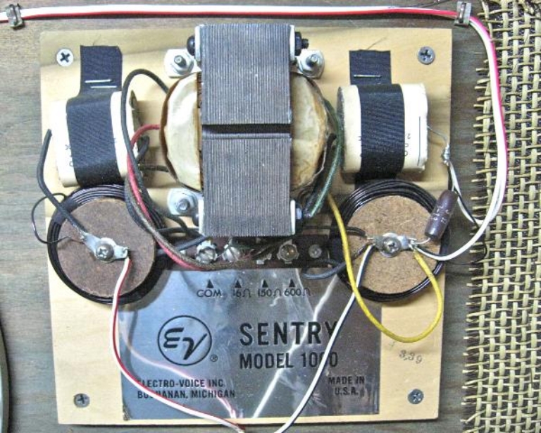 Picture of Electro-Voice EV Sentry I Components: SP12C Woofer, T35 Tweeter, crossover.