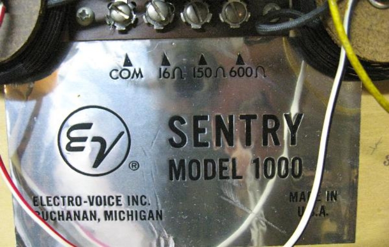 Picture of Electro-Voice EV Sentry I Components: SP12C Woofer, T35 Tweeter, crossover.