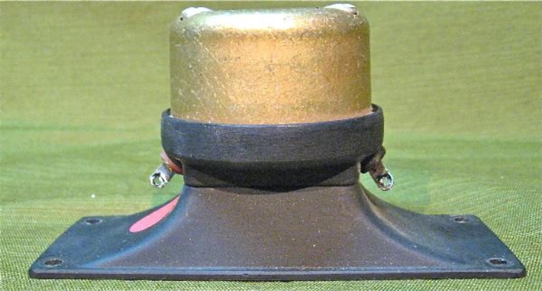 Picture of Electro-Voice EV Sentry I Components: SP12C Woofer, T35 Tweeter, crossover.